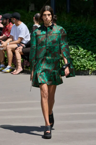 Look 15